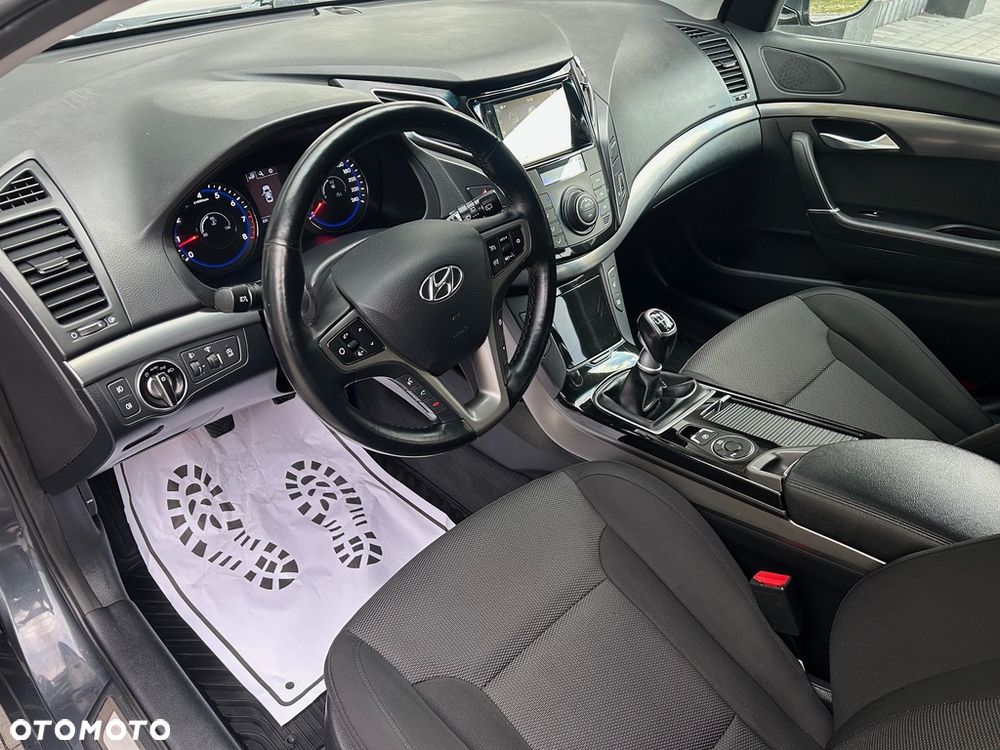 Hyundai i40 Kombi blue 1.6 Family+ - 23