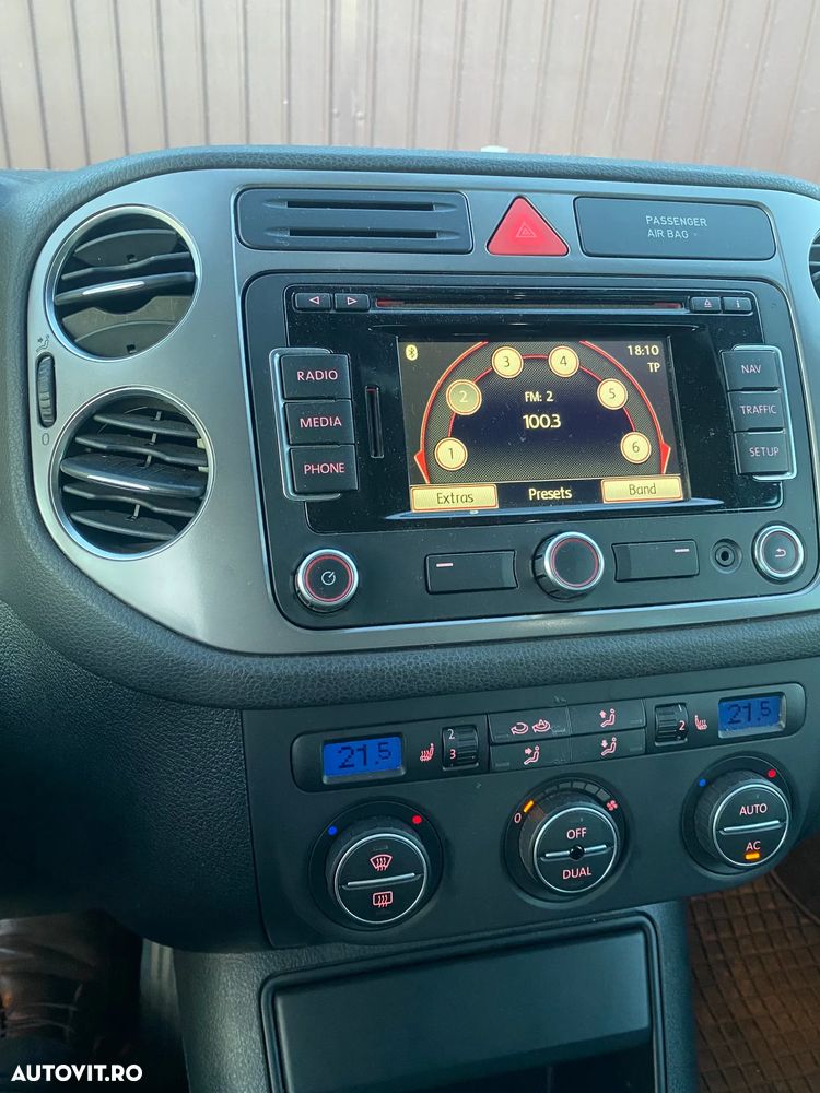 Volkswagen Tiguan - 1