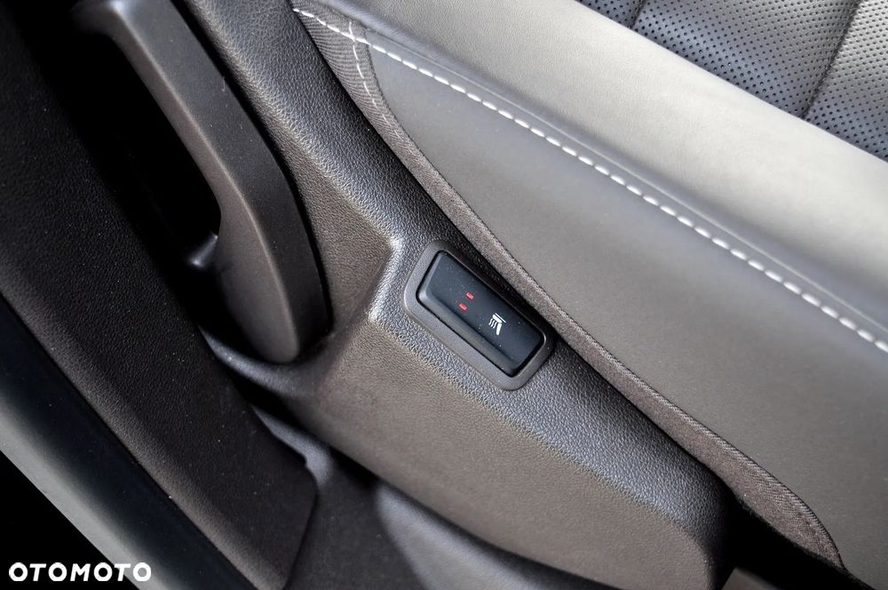 Renault Espace 1.6 dCi Energy Initiale Paris EDC 7os - 26