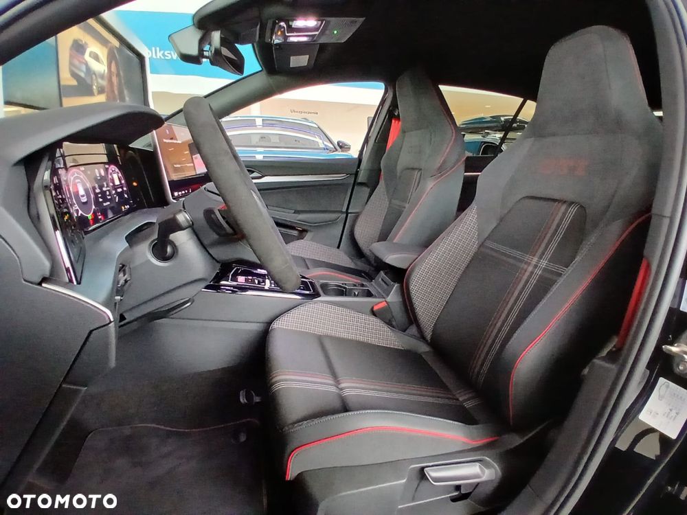 Volkswagen Golf - 10