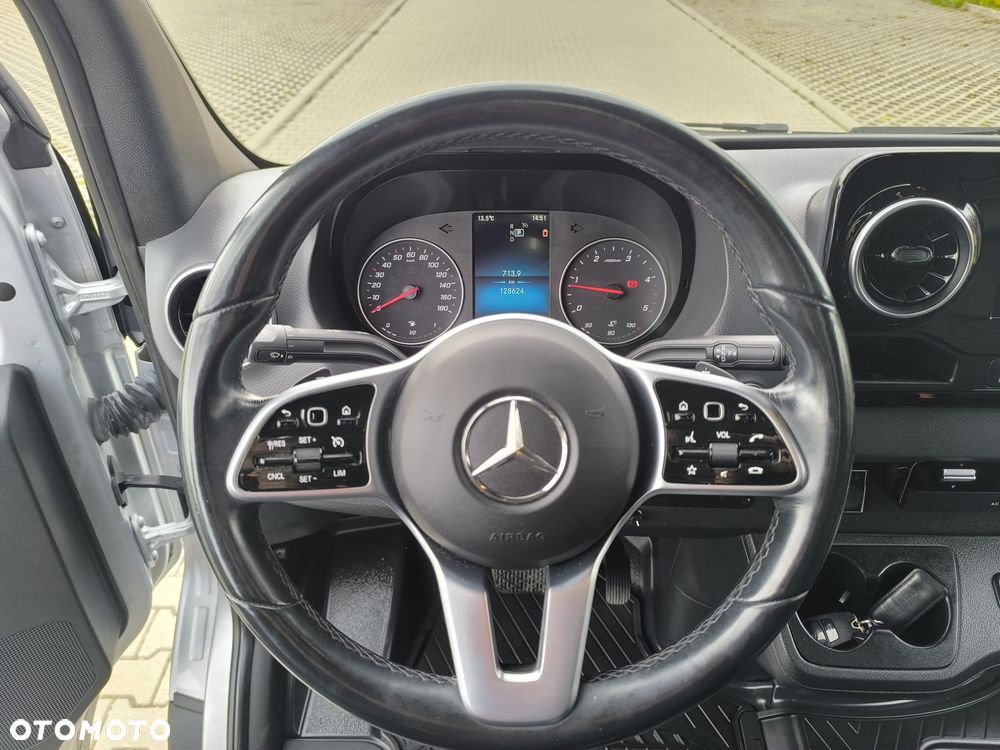 Mercedes-Benz Sprinter - 22