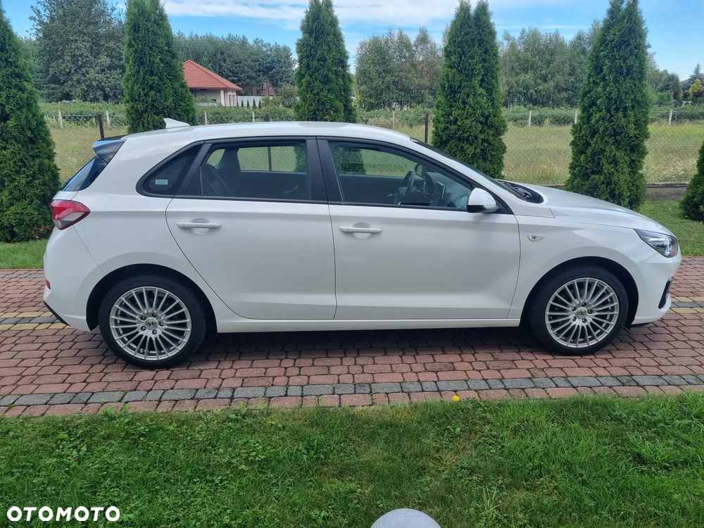 Hyundai i30 1.5 DPI Classic + - 10