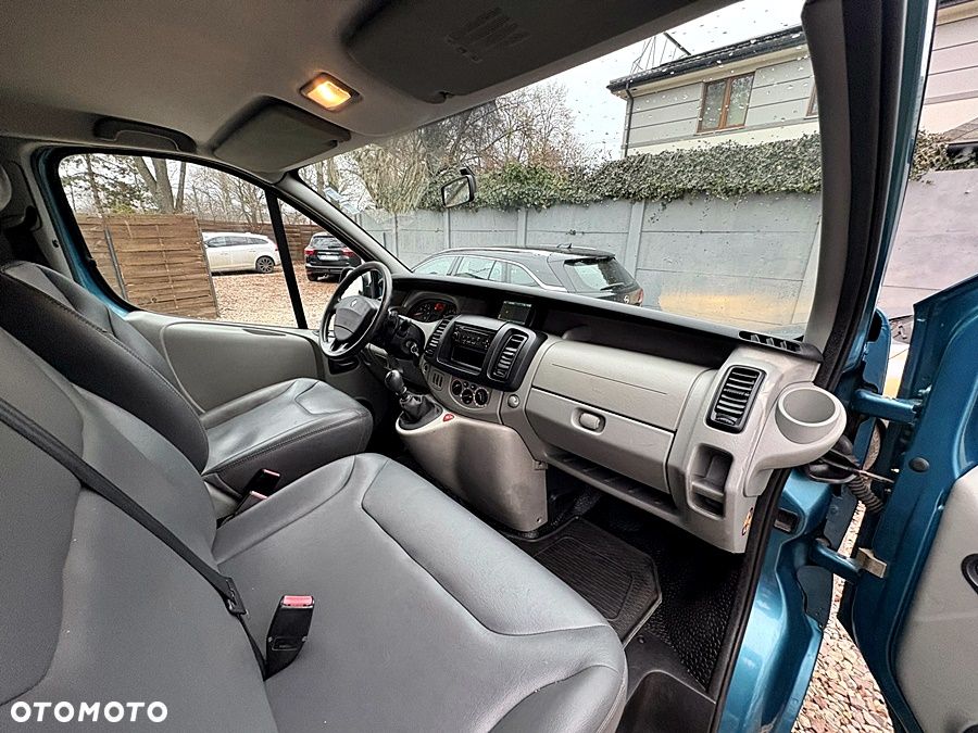 Renault TRAFIC 2.0 dCi na łańcuchu 6 biegów Klima Nawigacja Skóra Elektryka B ładnie utrzymany Oryg 217 tys km 1 Właściciel Bagażnik dachowy Drabina 2007 rok - 21