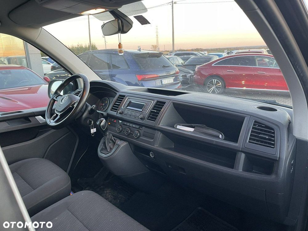 Volkswagen Caravelle - 11