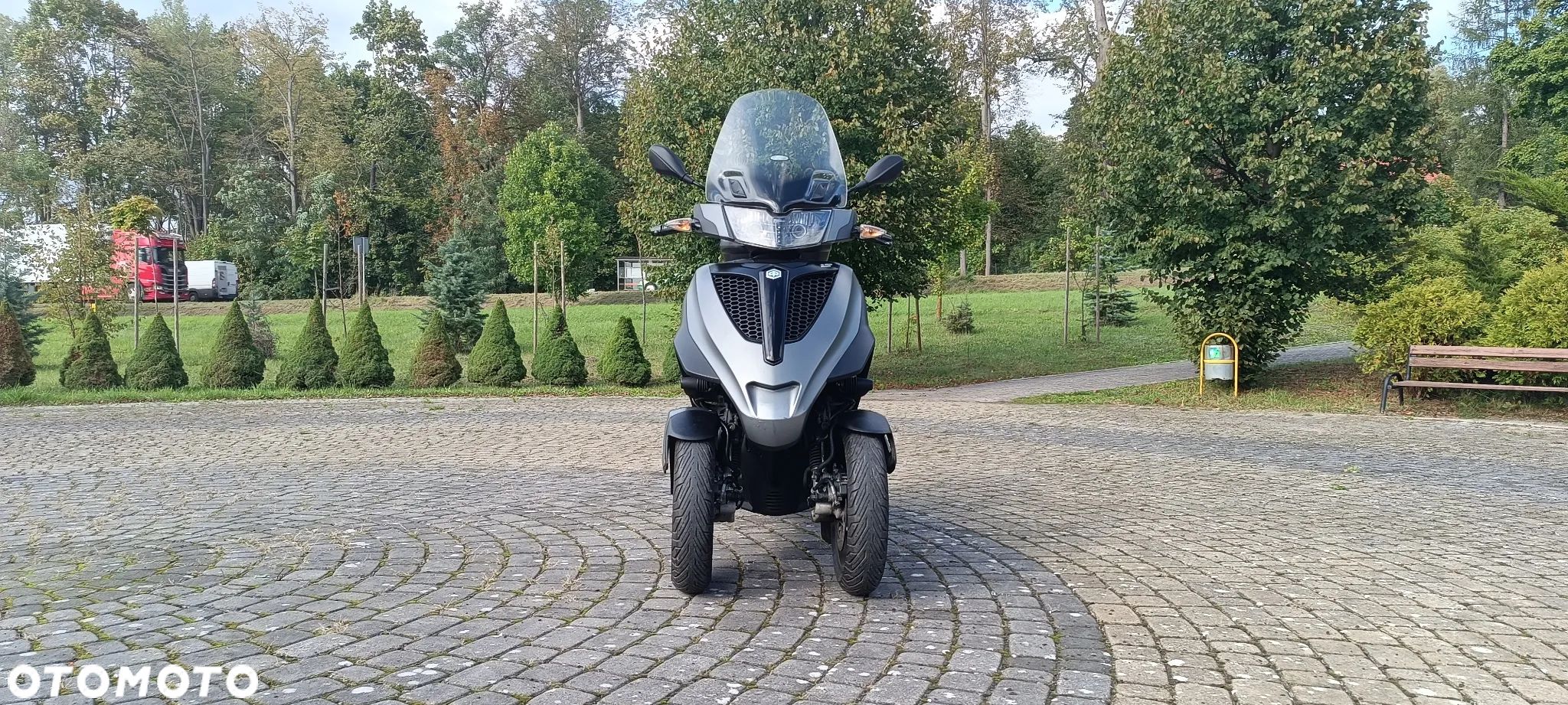 Piaggio MP-3 - 1