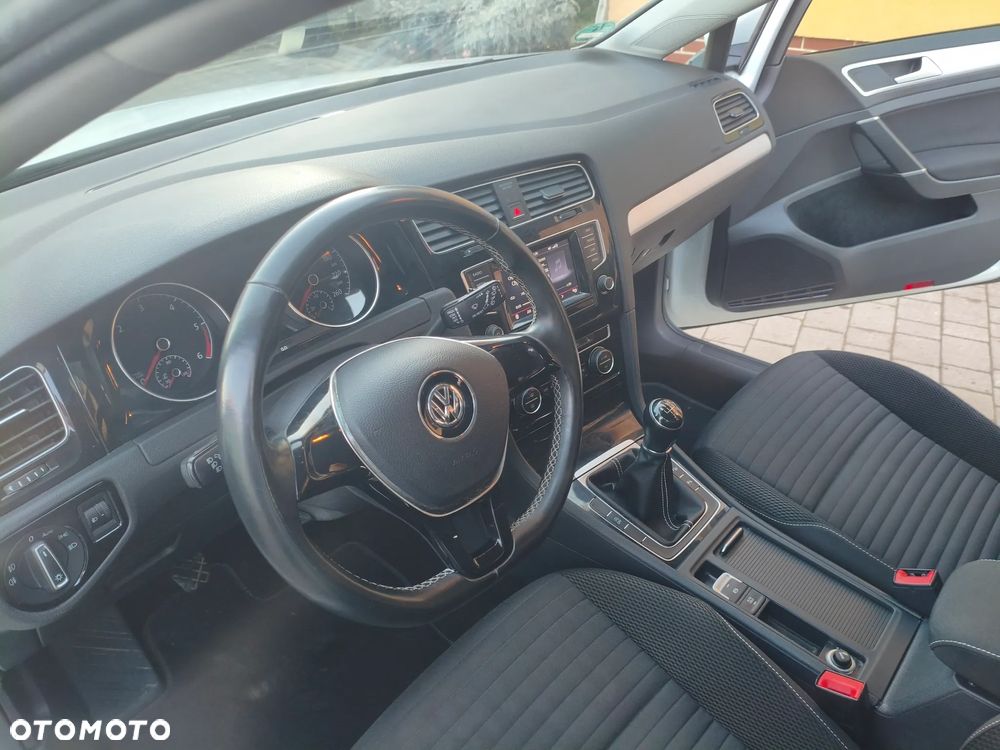 Volkswagen Golf 1.6 TDI BlueMotion Technology Cup - 25