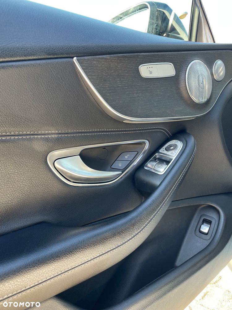 Mercedes-Benz Klasa C 300 9G-TRONIC - 16