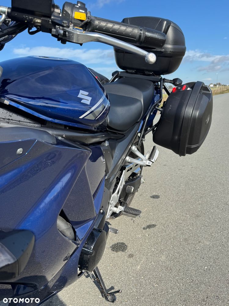 Suzuki GSX - 16