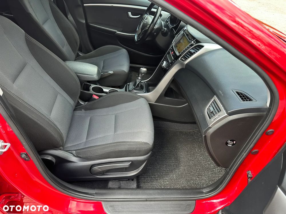 Hyundai i30 blue Kombi 1.4 YES Gold - 23