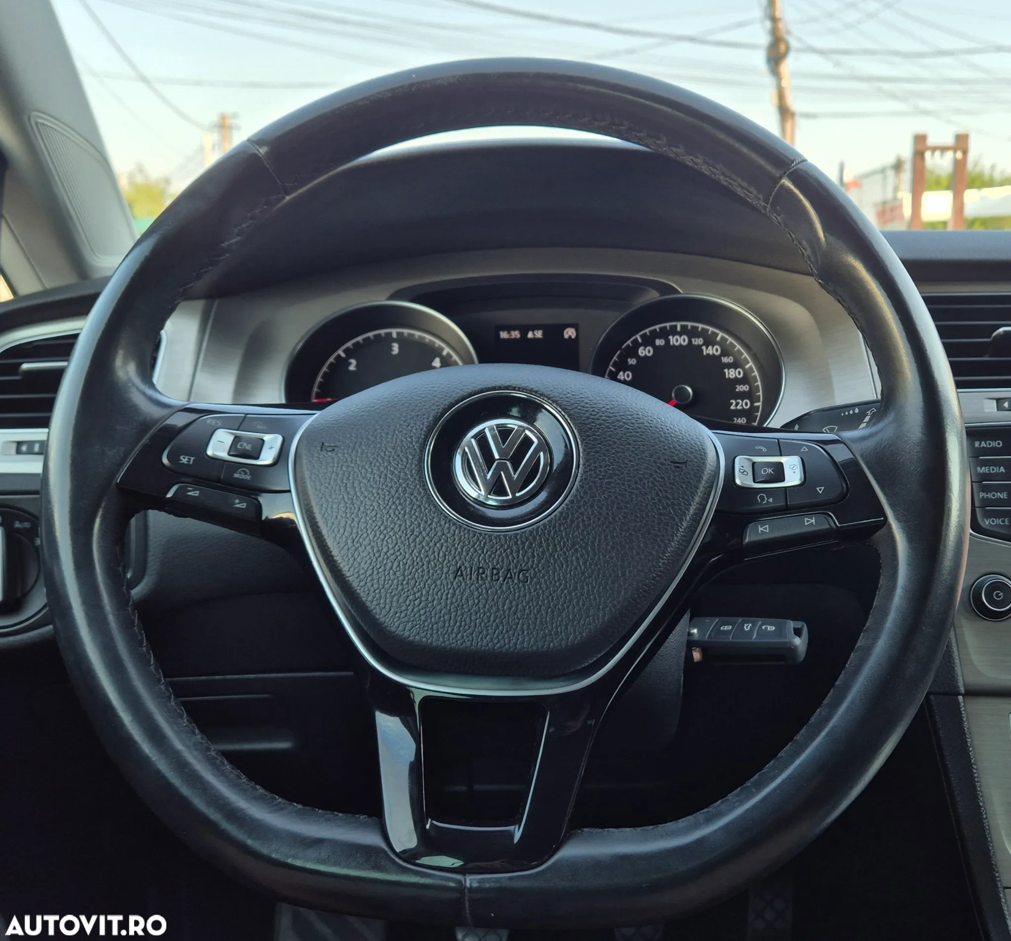 Volkswagen Golf - 23