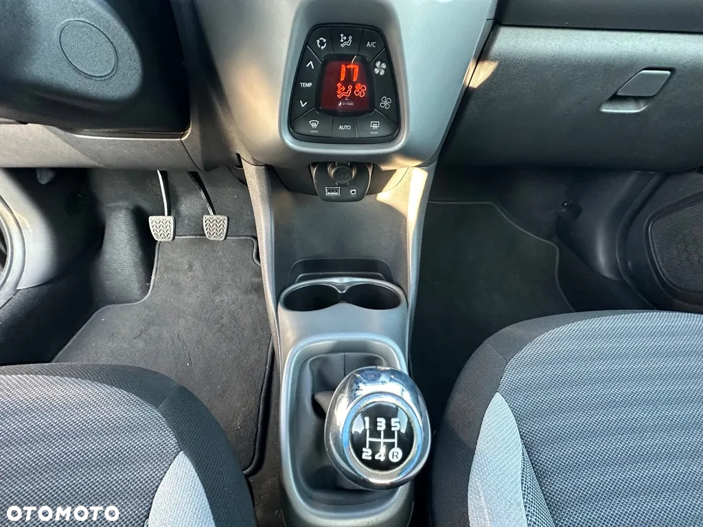 Toyota Aygo x-play connect - 13