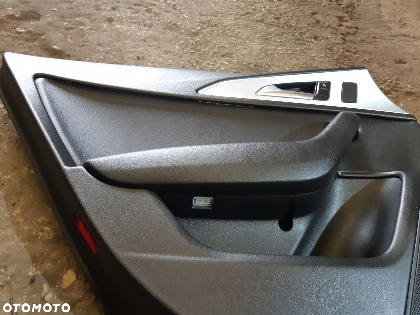 AUDI A6 C7 SEDAN BOCZEK BOSE DRZWI TAPICERKA LEWY TYŁ 4G0867221A - 6