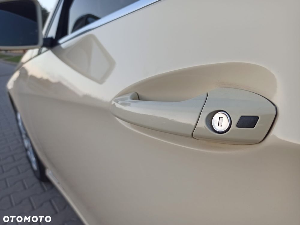 Mercedes-Benz Klasa E 220 BlueTEC 4Matic 7G-TRONIC - 24