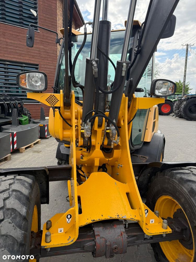 Volvo L 28 F   30  JCB - 23