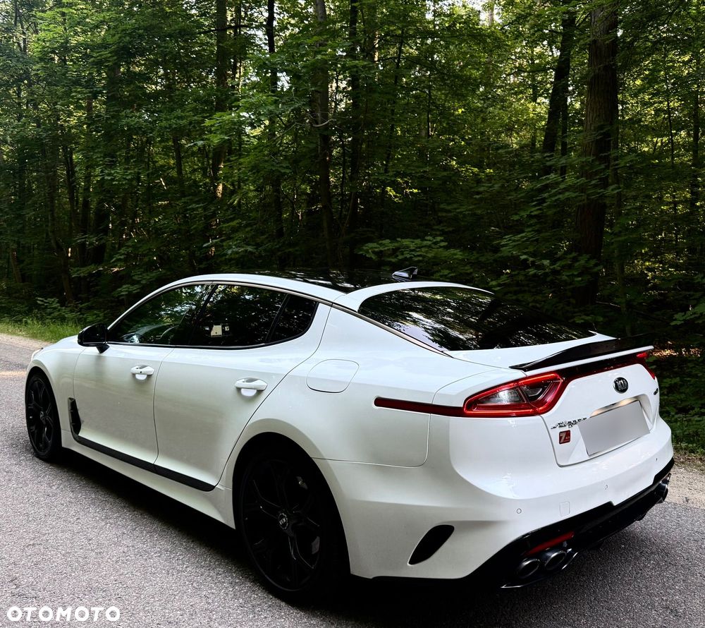 Kia Stinger - 8