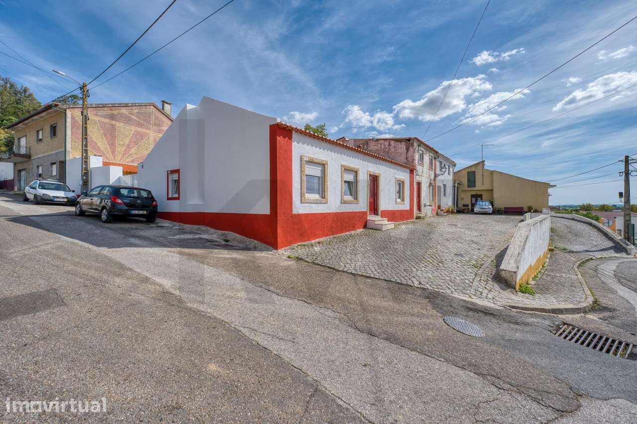 Moradia T3, com jardim,  no centro da Chamusca - Grande imagem: 3/39