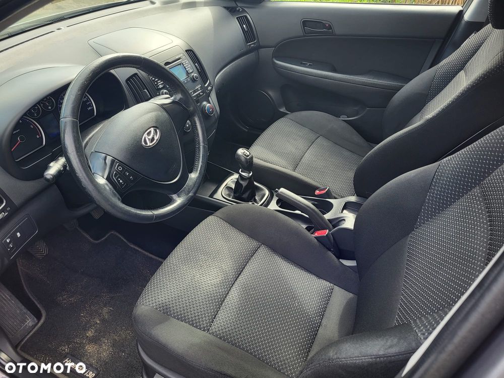 Hyundai i30 1.6 CRDi Classic + World Cup - 9