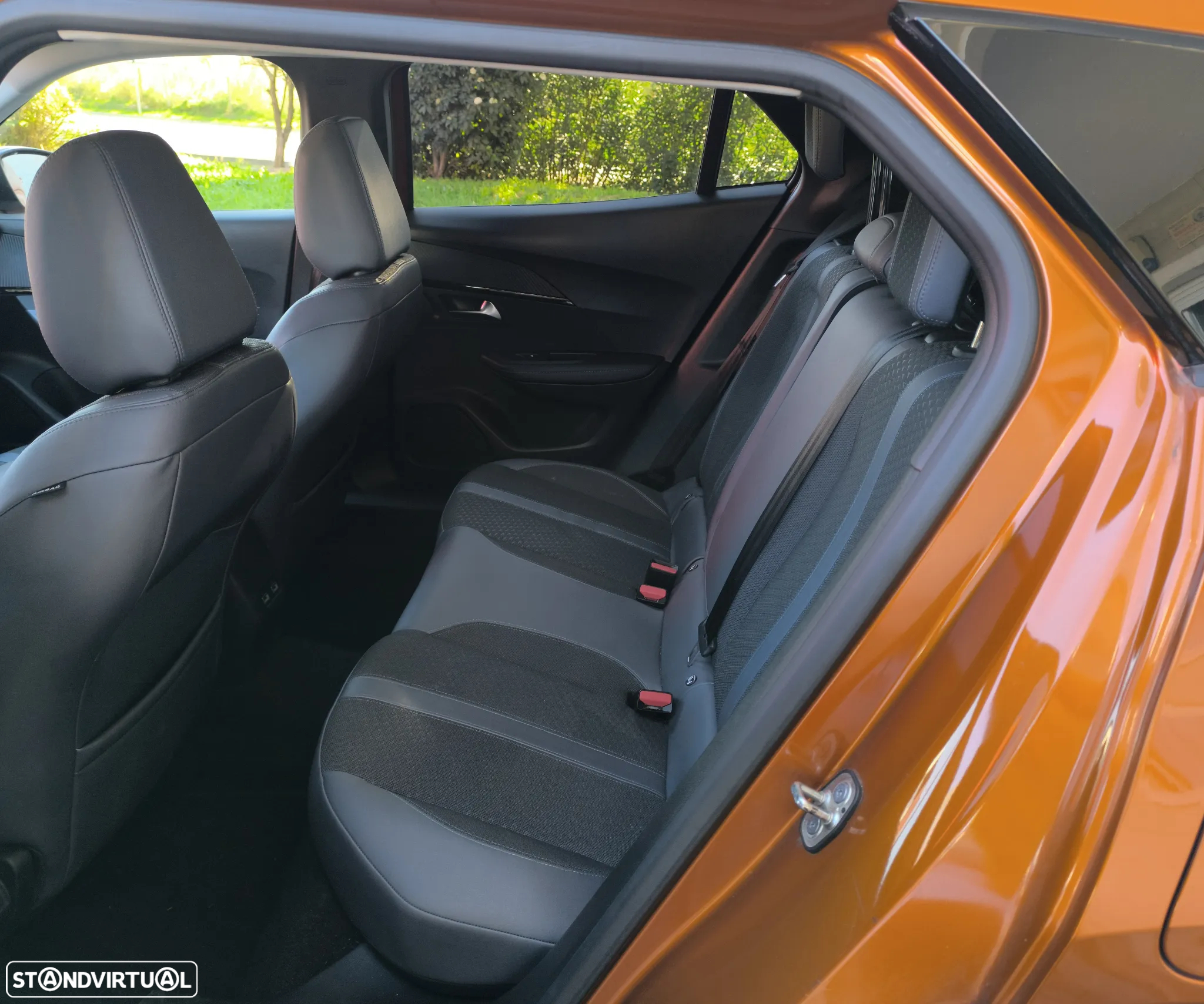 Peugeot 2008 1.2 PureTech Allure - 6