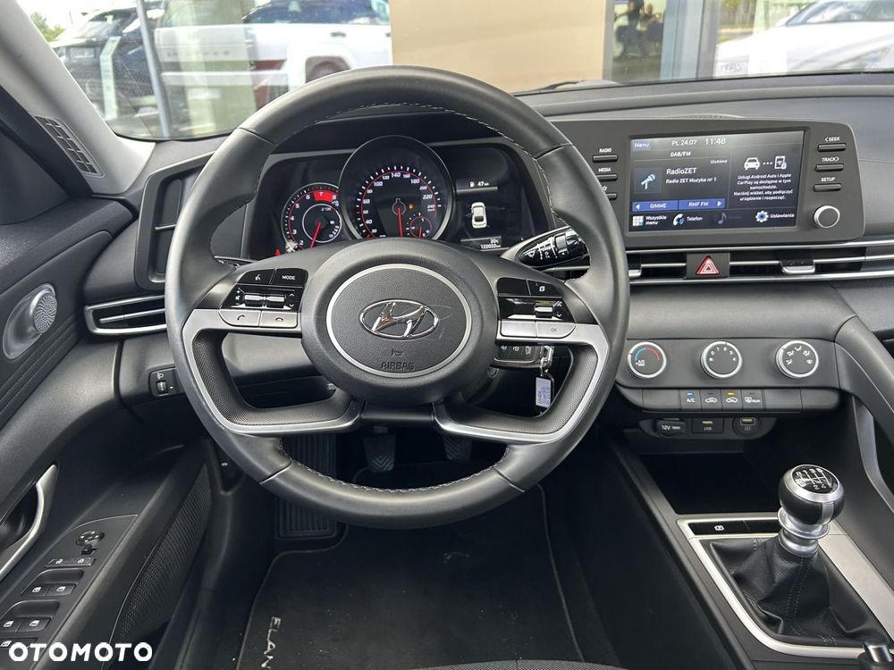 Hyundai Elantra - 16