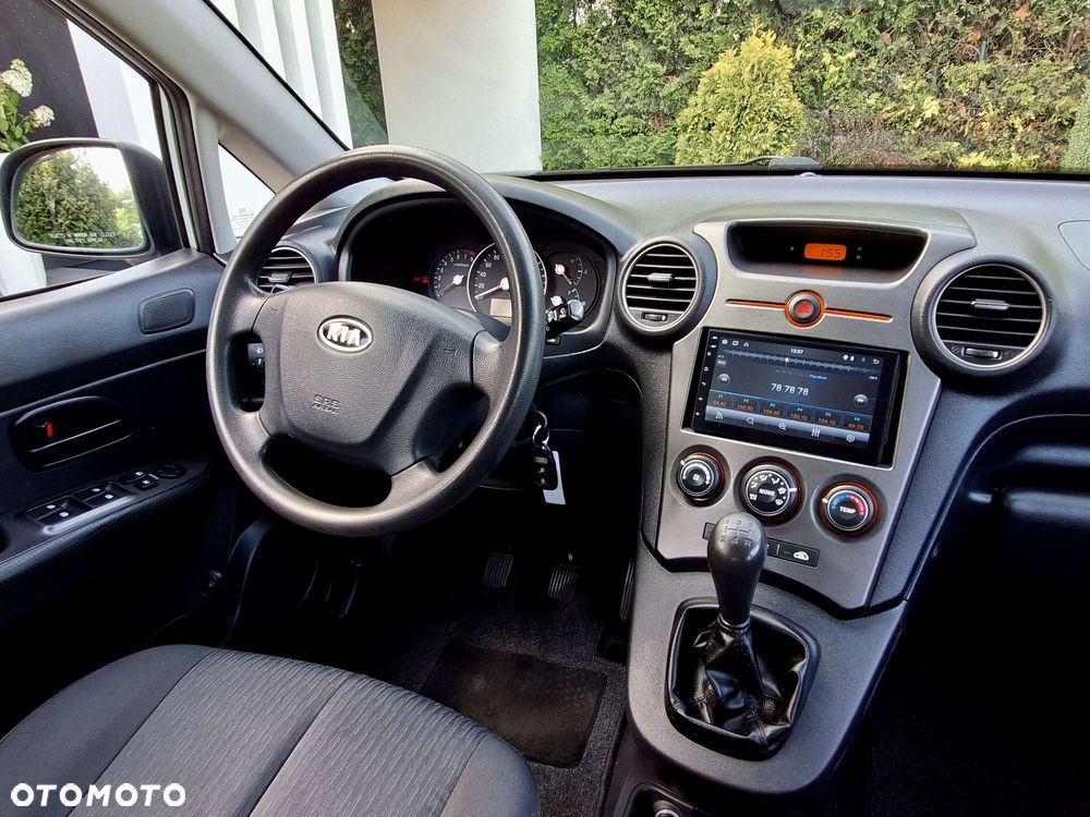 Kia Carens 2.0 EX - 12
