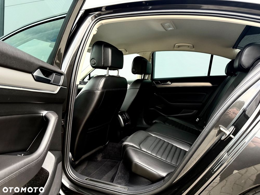 Volkswagen Passat 1.6 TDI SCR DSG - 25