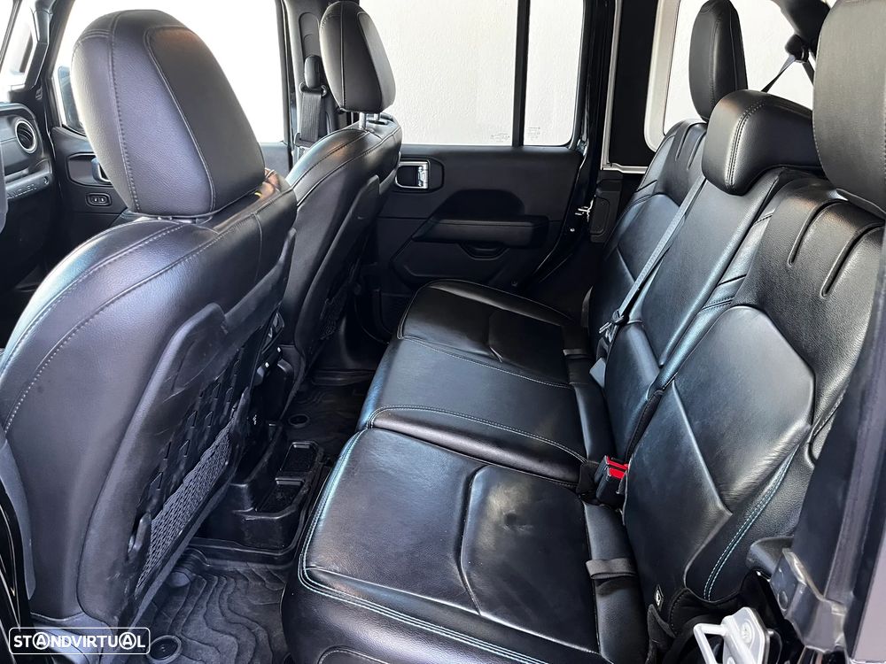 Jeep Wrangler - 8