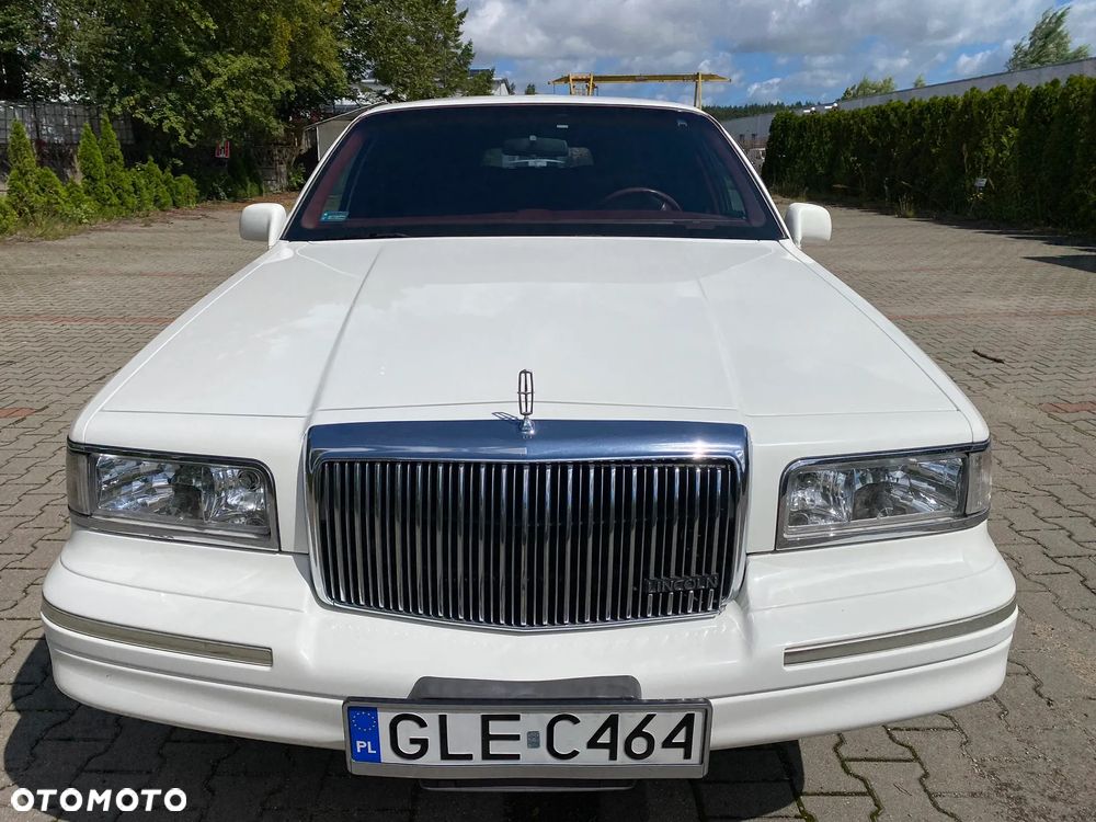 Lincoln Town Car ver-4-6-executive - 3