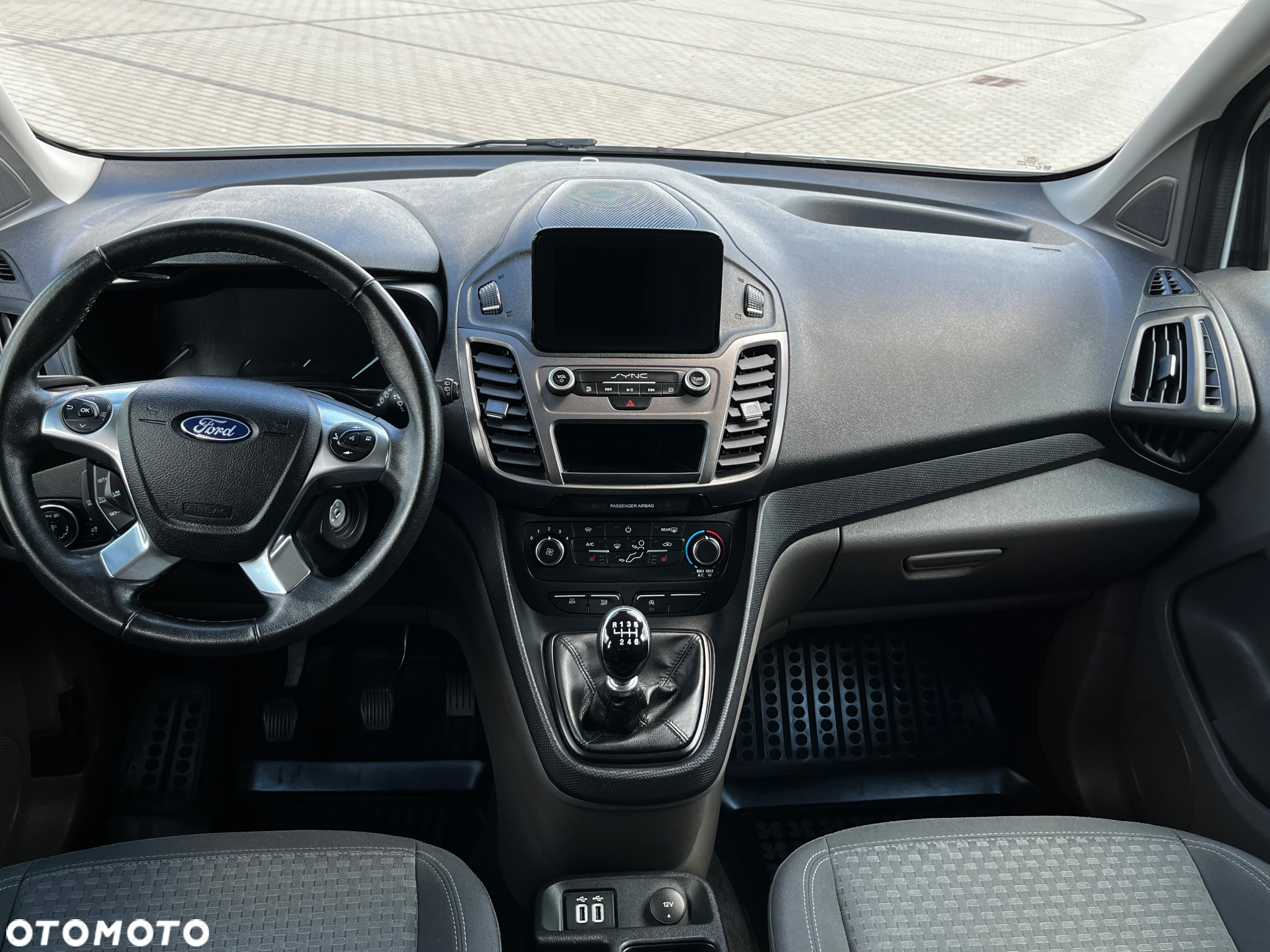 Ford Tourneo Connect - 13