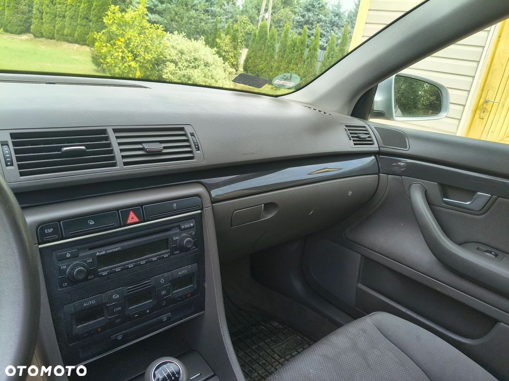 Audi A4 Limousine - 10
