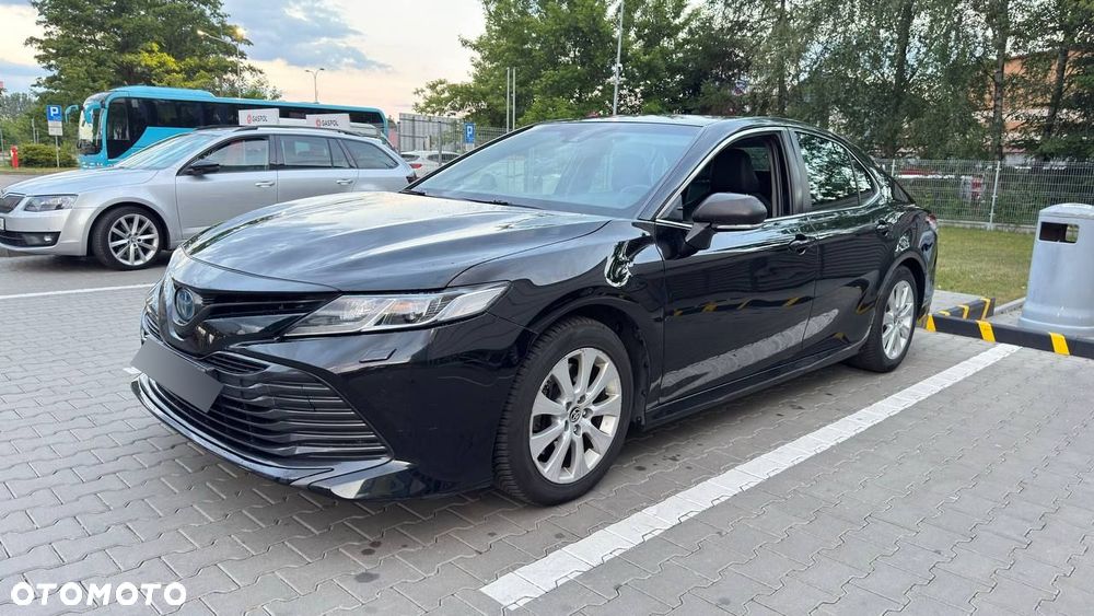 Toyota Camry Luxury - 2