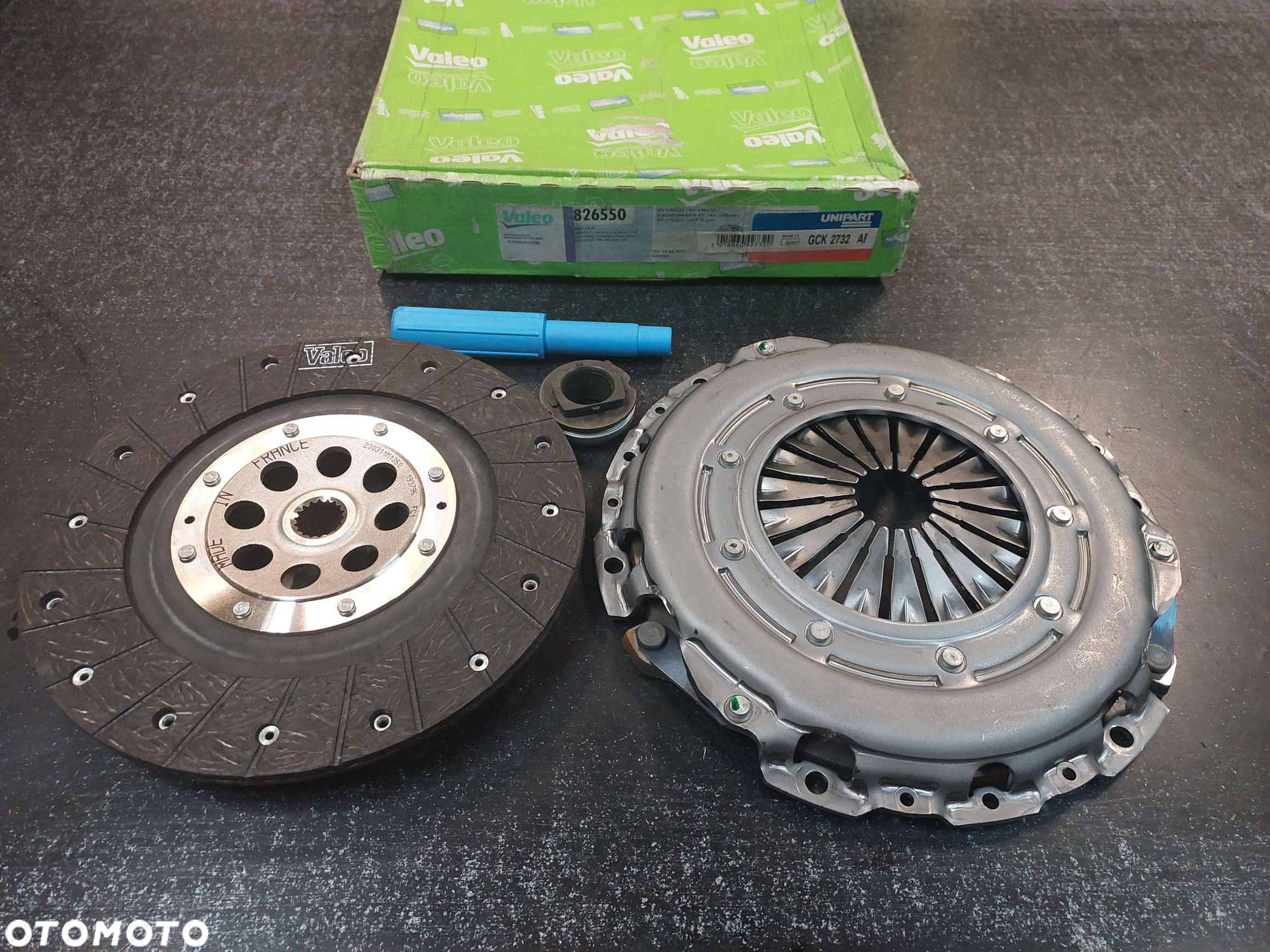 Zestaw sprzęgła z łożyskiem wyciskowym (225mm) sprzęgło  CITROEN C3 I, C4, C4 I, C5 II, XSARA PICASSO; PEUGEOT 206, 207, 307, 407 1.6D/2.0D 08.00- - 2