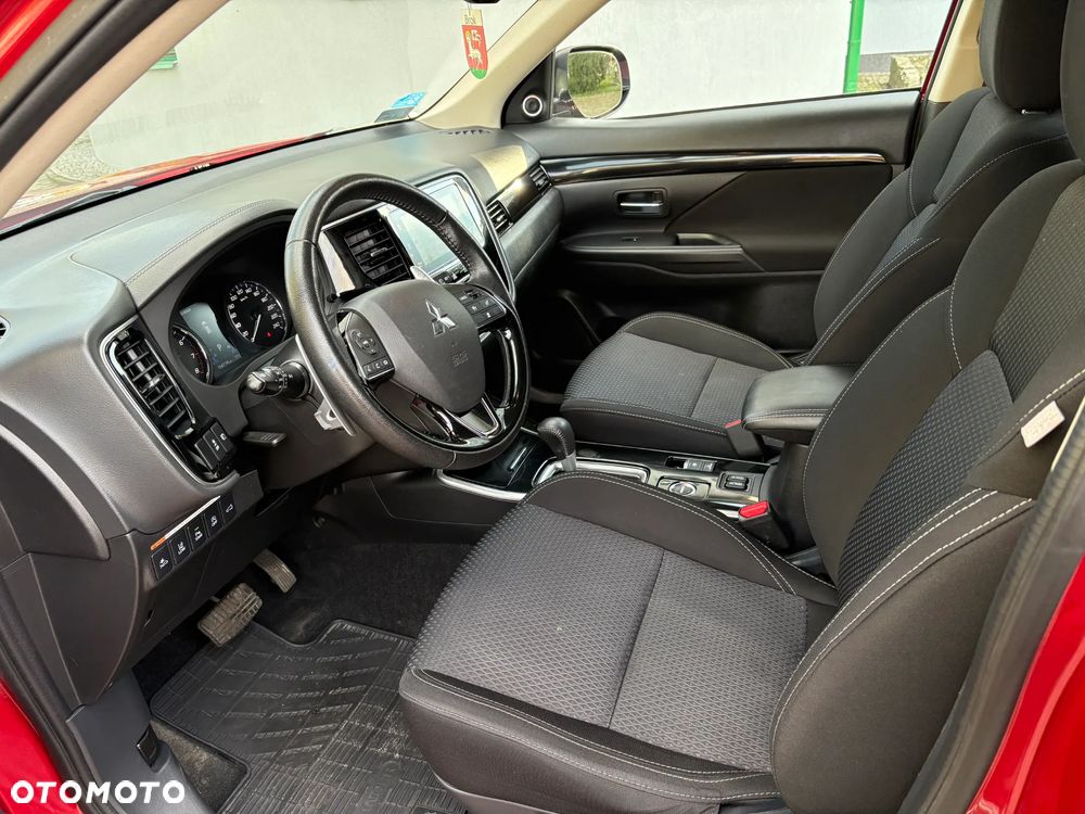 Mitsubishi Outlander 2.0 Instyle + 4WD CVT - 9