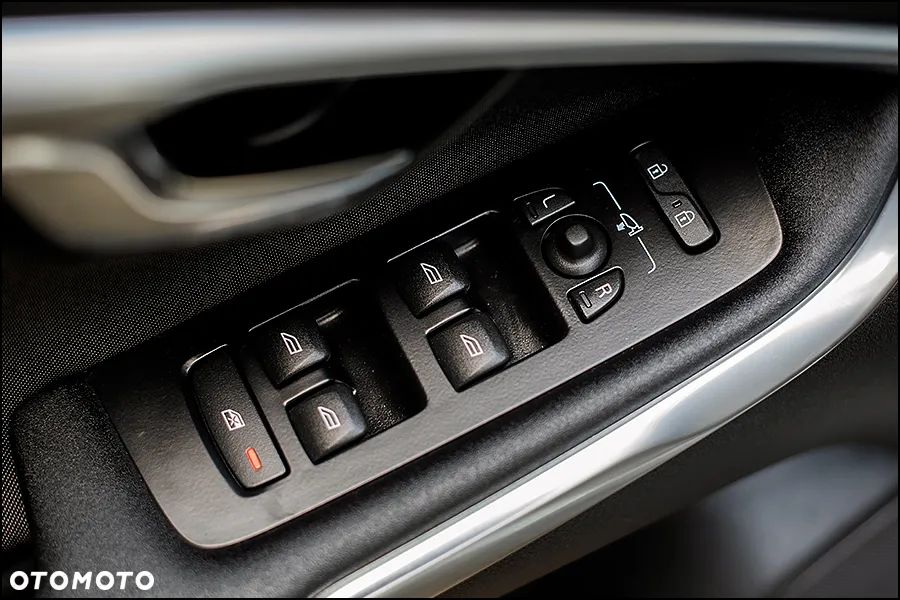 Volvo V40 Cross Country - 32