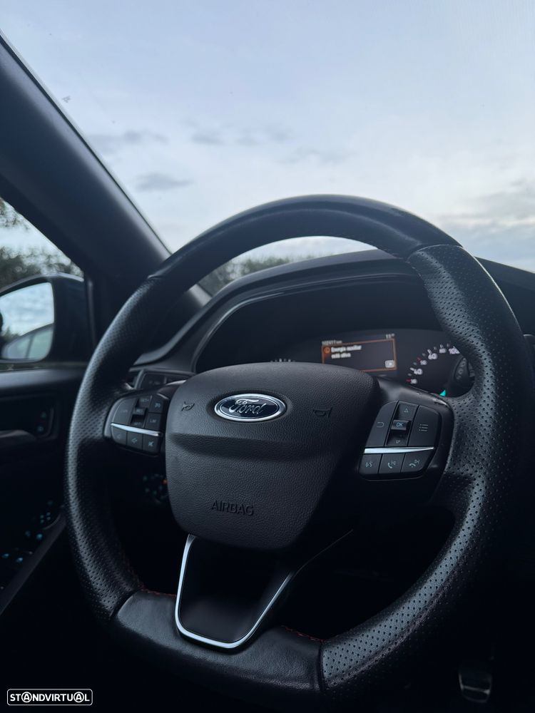 Ford Focus 1.0 EcoBoost S&S ST-Line - 11
