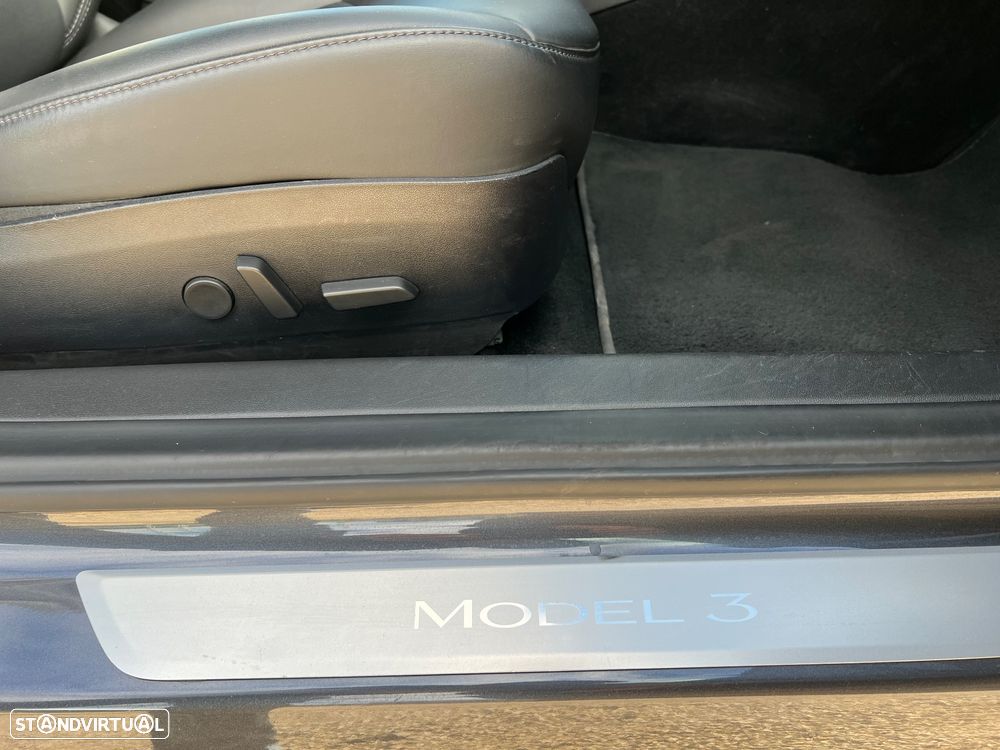 Tesla Model 3 - 9