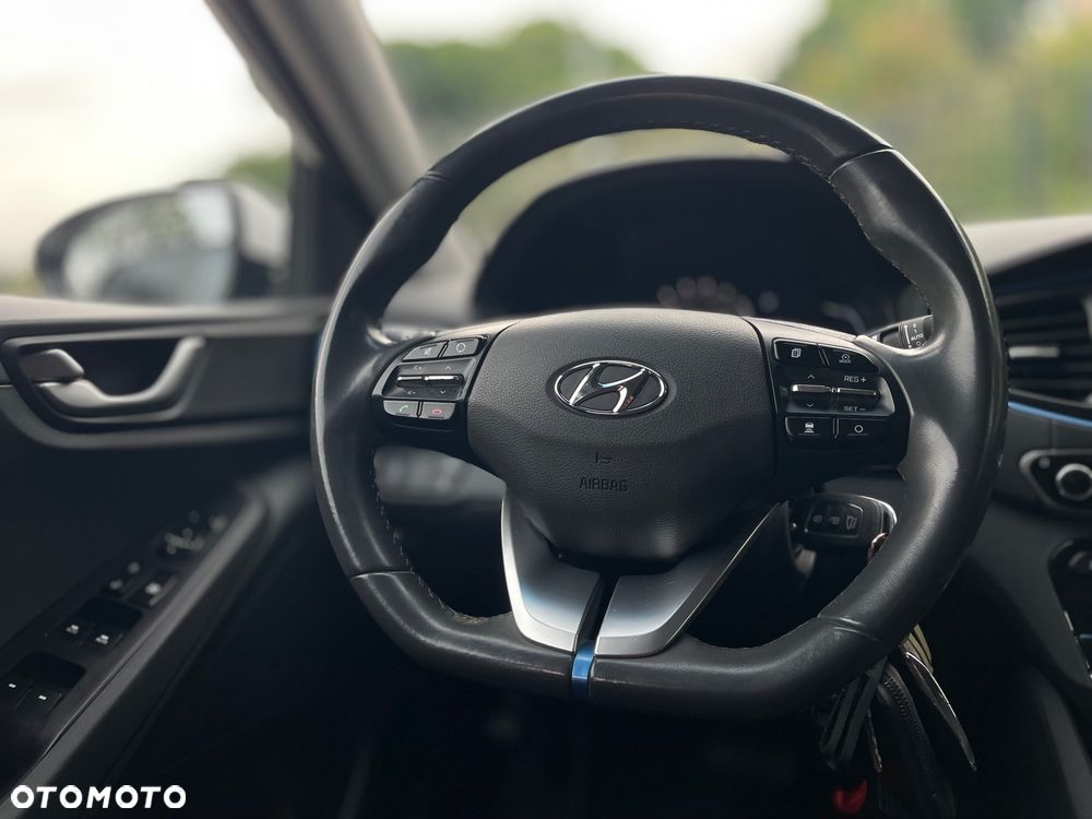 Hyundai IONIQ Hybrid Business - 24