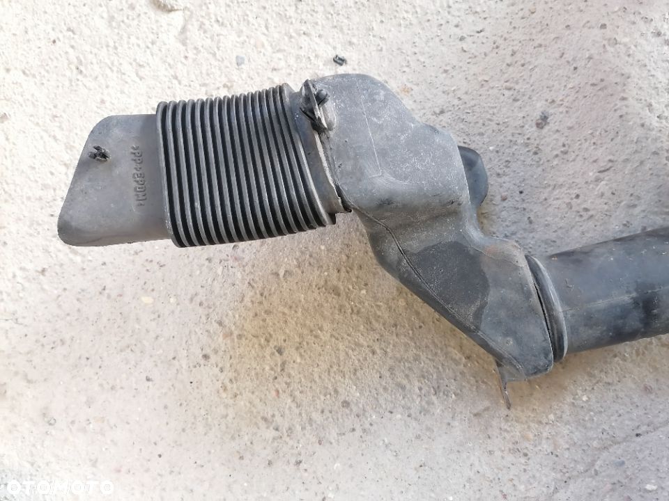 Przewód Rura Powietrza Chłodzenia Alternatora Audi A8 D2 2.8b 4D0 - 5