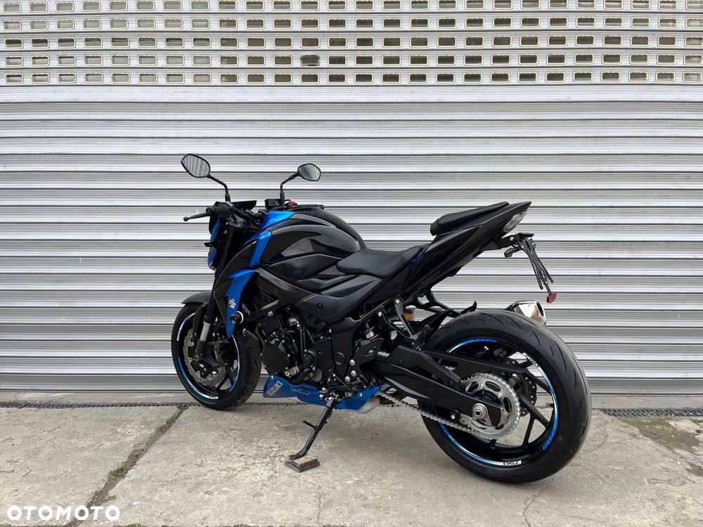 Suzuki GSX - 20
