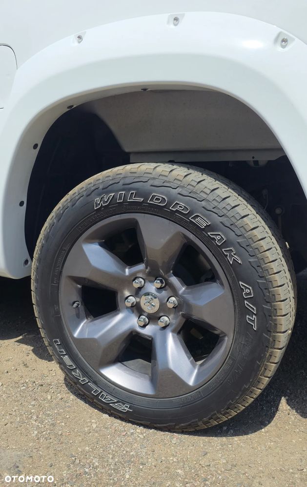 Dodge RAM - 8