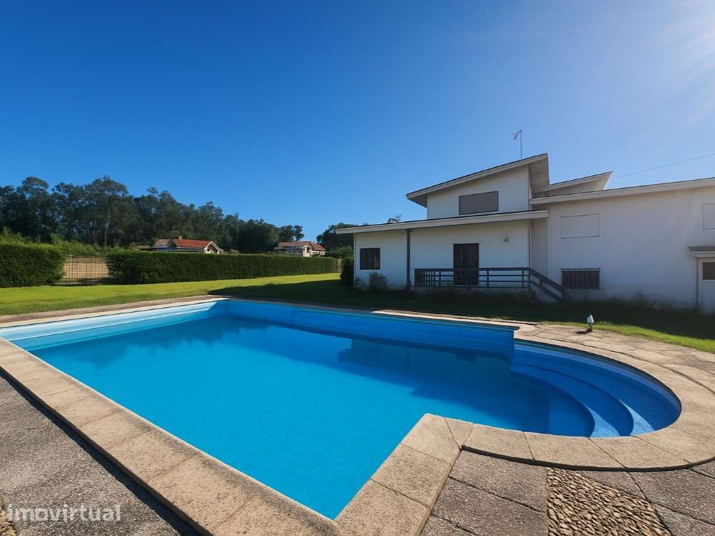 Propriedade T5 + Armazém em Famalicão - Grande imagem: 4/45
