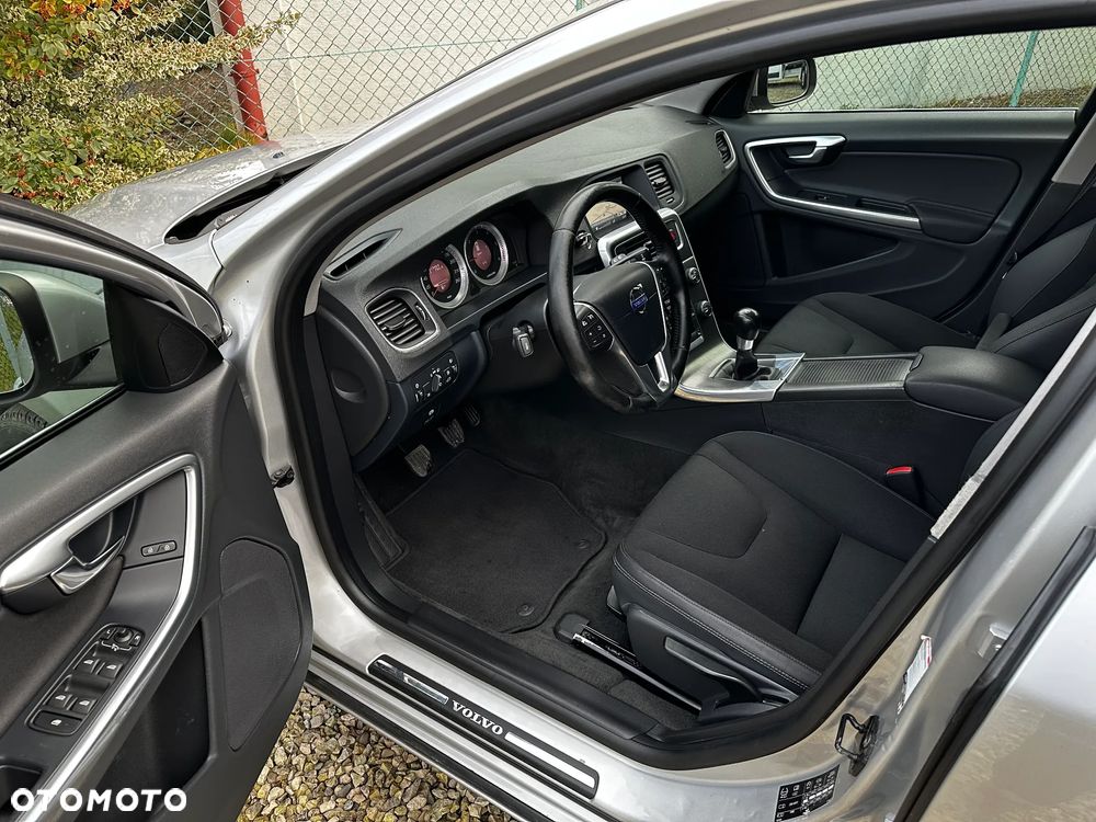 Volvo V60 D3 Momentum - 13