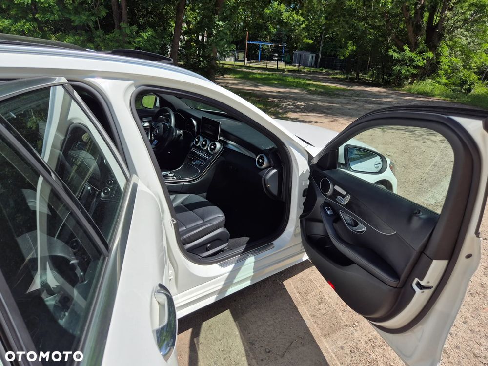 Mercedes-Benz Klasa C 300 9G-TRONIC AMG Line - 14