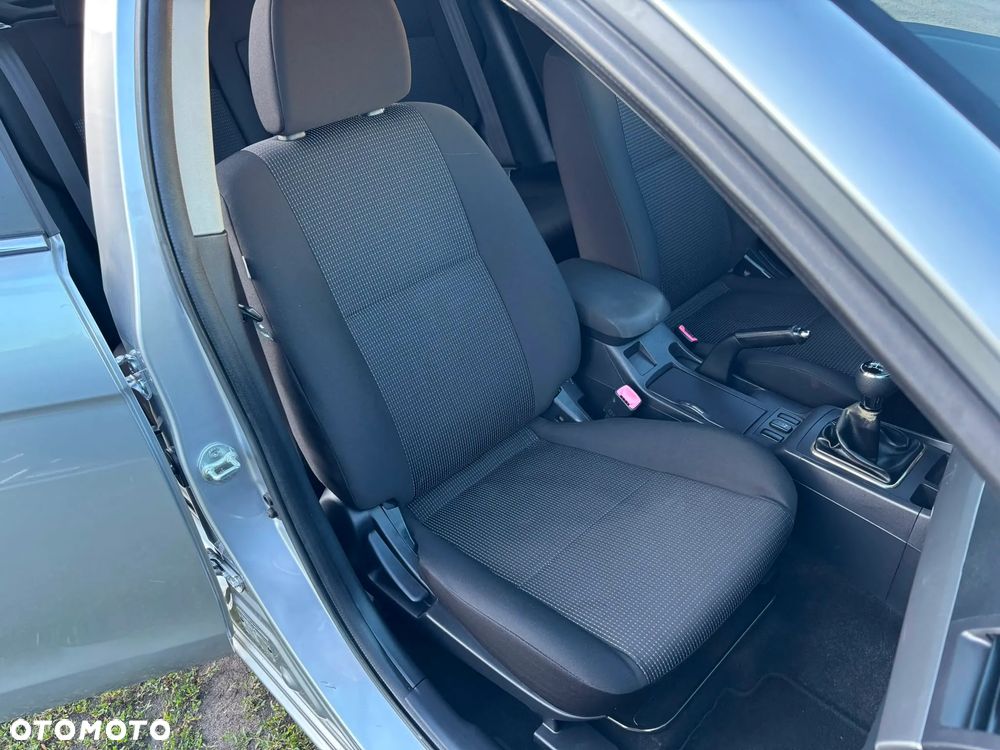 Mitsubishi Lancer 1.6 Invite - 13
