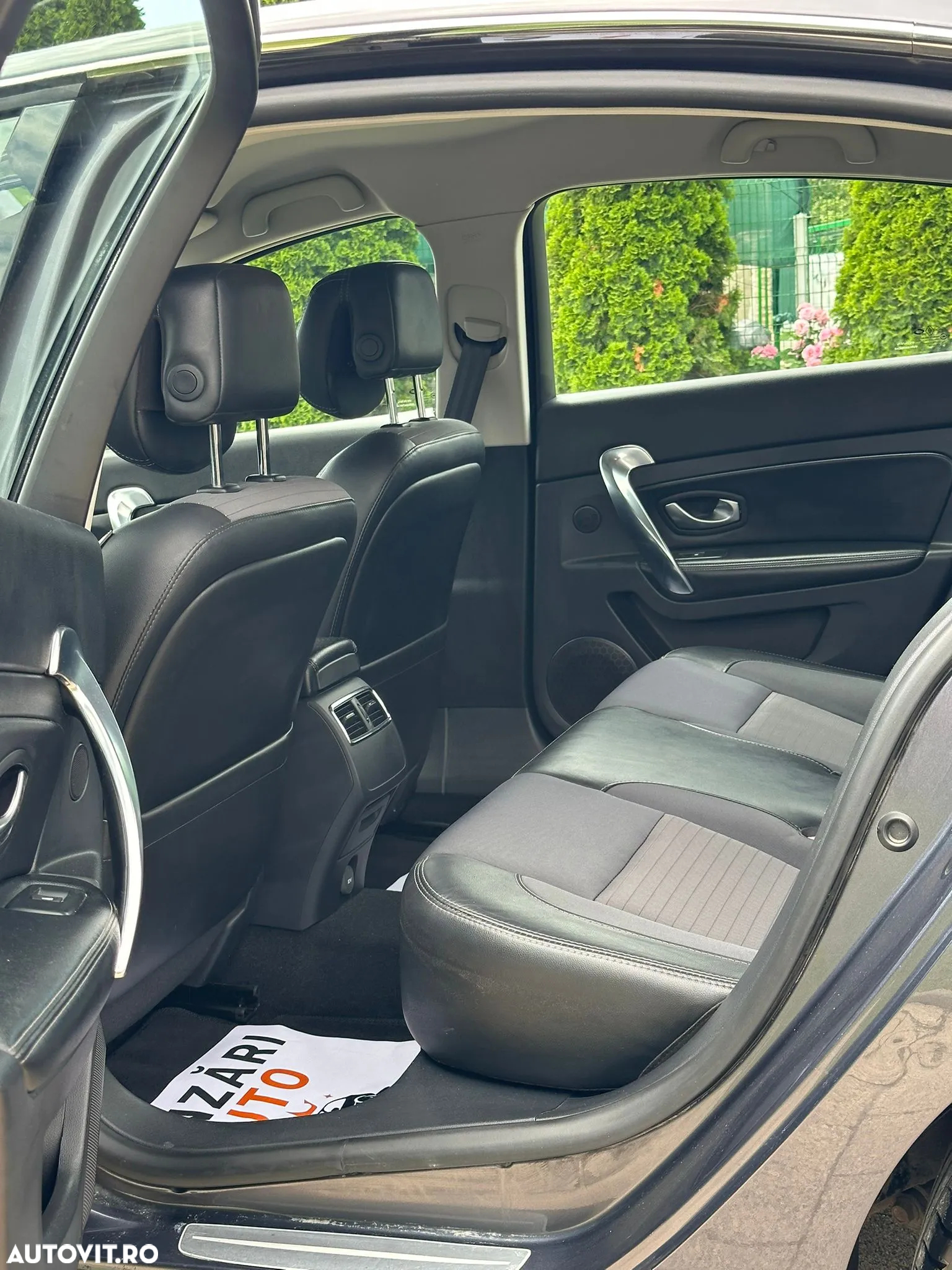 Renault Latitude 2.0 dCi Luxury - 8