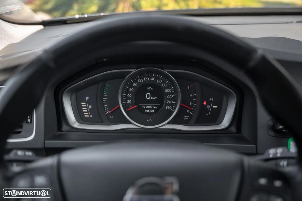 Volvo V60 2.0 D2 Momentum - 11