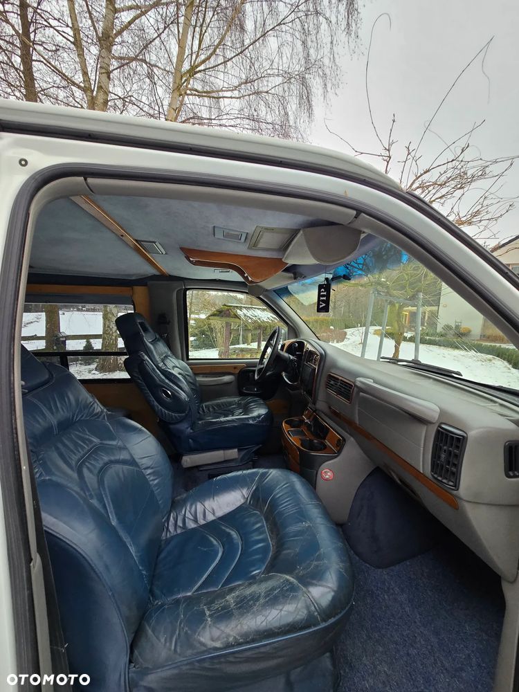 Chevrolet Chevy Van - 12