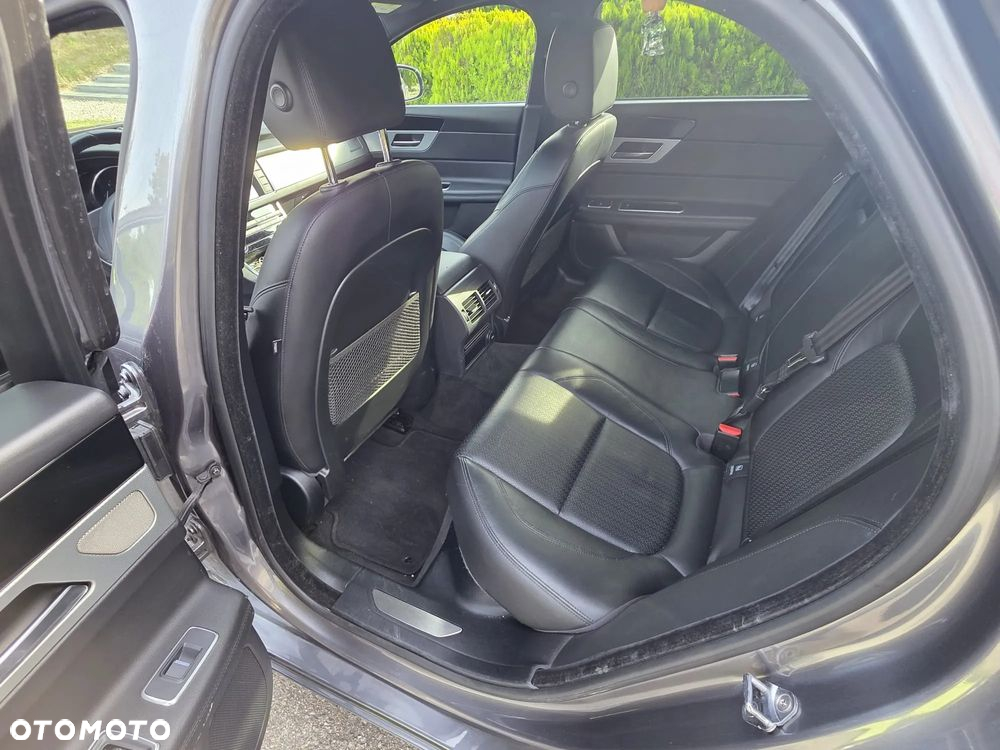 Jaguar XF 2.0 i4D R-Sport - 8