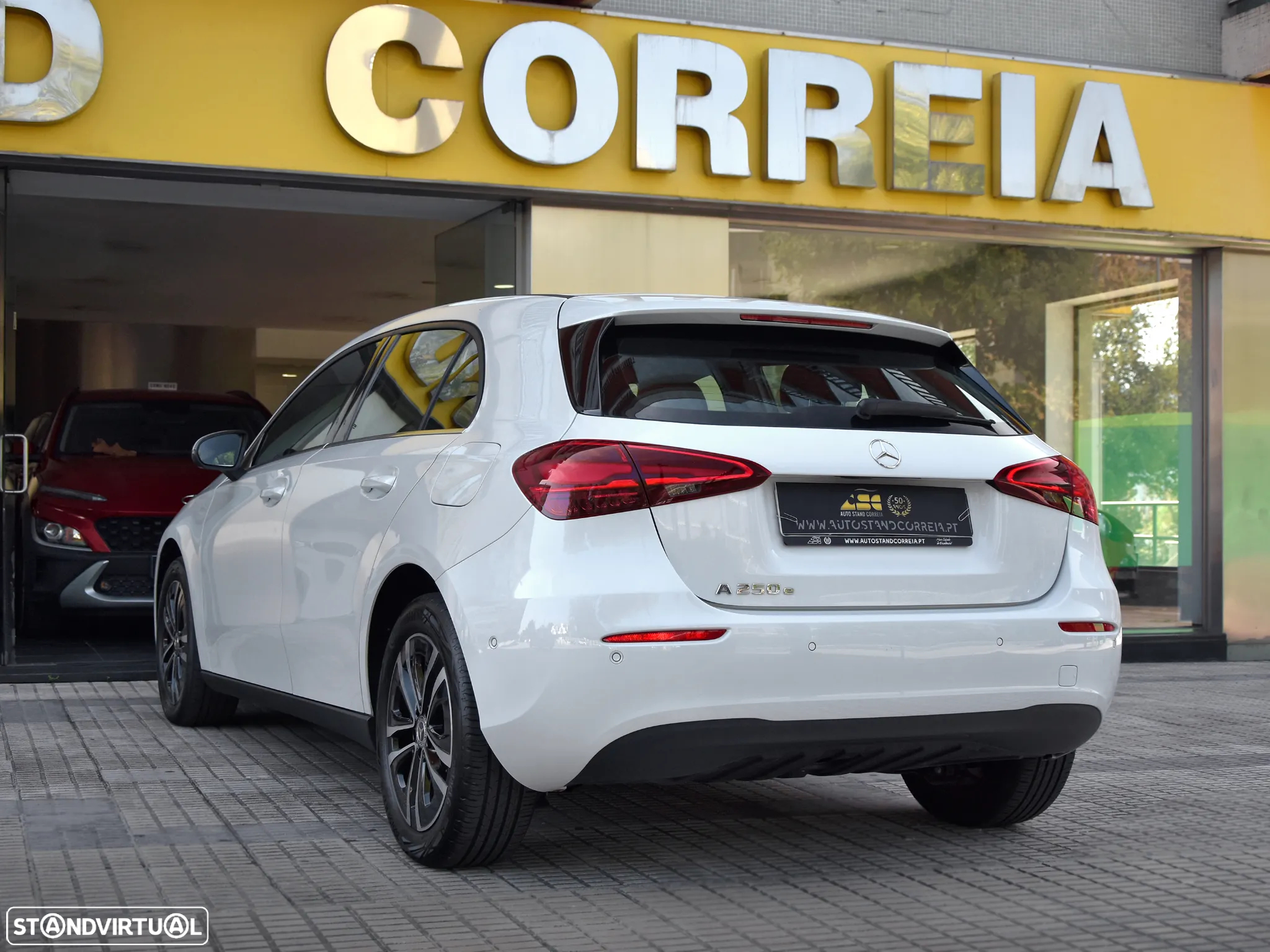 Mercedes-Benz A 250 e - 4
