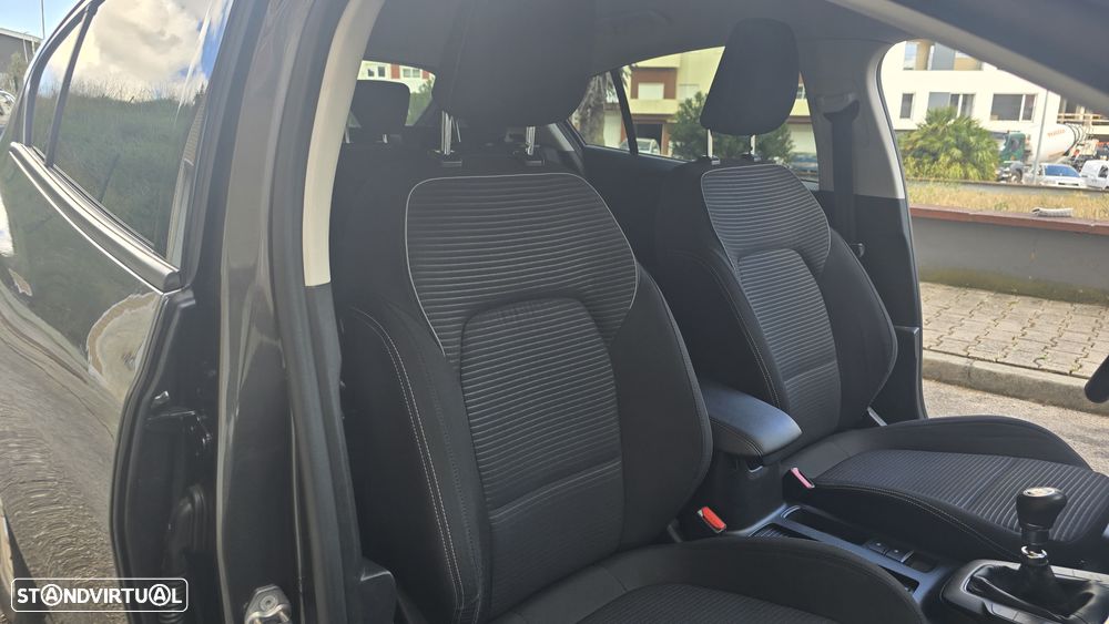 Ford Focus 1.0 EcoBoost Titanium - 27