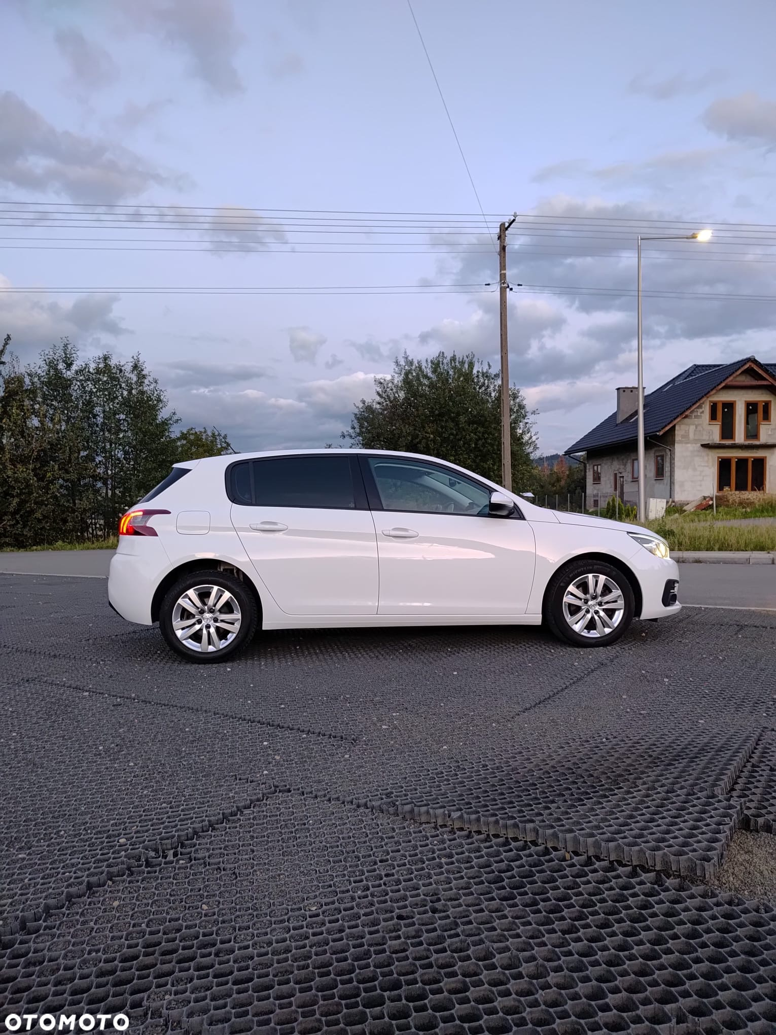 Peugeot 308 1.5 BlueHDi Active S&S EAT8 - 4